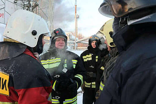 Мельниченко: пожар на нефтебазе в Пензе продолжают тушить 150 огнеборцев
