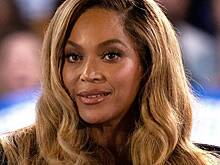 Бейонсе в надетом задом наперед платье пришла на день рождения Крис Дженнер