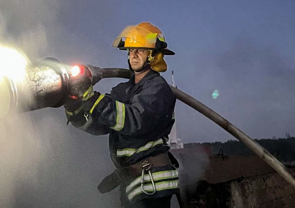 Появились кадры масштабного пожара в Харькове
