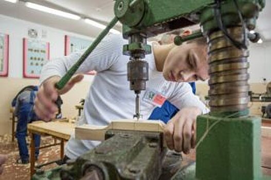 Плохо работаем? Экономист Ольховский о низкой производительности труда в РФ