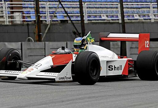 Бруно Сенна провёл демо-заезды на Интерлагосе за рулём McLaren MP4/4