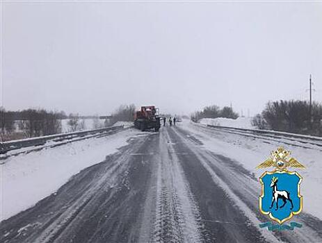 Два человека погибли при столкновении Hyundai и КамАЗ в Самарской области