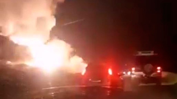Вспышки и дым: обрыв высоковольтного кабеля на Сахалине попал на видео