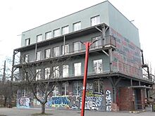 «Завод по производству скандалов». Ночной клуб «Завод» продолжает работать, а жители улицы Ялтинской - страдать
