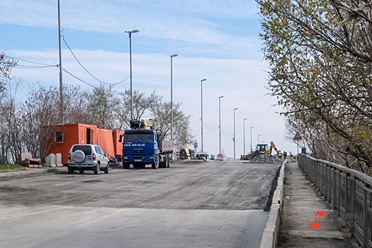 Автомобилисты пожаловались на плохой асфальт на Иркутном мосту: покрытие обещают заменить