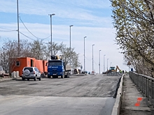 Автомобилисты пожаловались на плохой асфальт на Иркутном мосту: покрытие обещают заменить