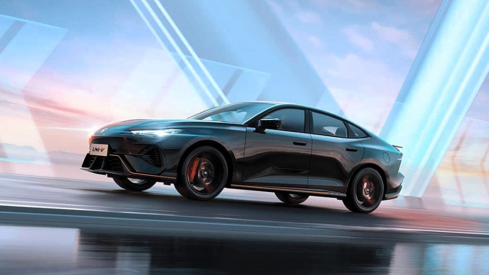 Changan представил в Китае рестайлинговую версию лифтбека Uni-V. Модель получила обновленный дизайн экстерьера и интерьера, а также более мощный мотор отдачей 245 лошадиных сил.