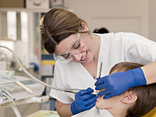 Формируют правильный прикус: зачем лечить молочные зубы