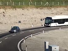 Stellantis показал электрический Fiat 500 во время тестирования индуктивной зарядки