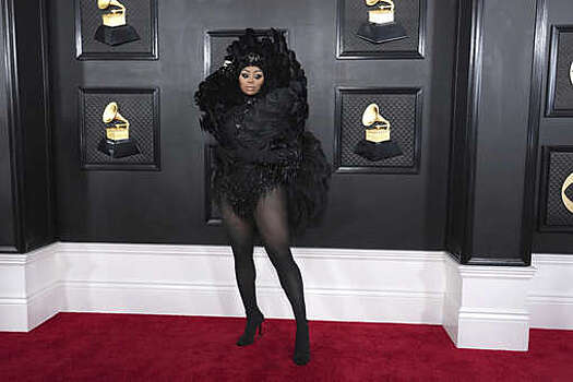 Блэк Чайна рассказала, что ей нелегально установили "смертельно" опасные импланты