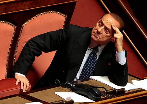 Раскрыты подробности оргий Берлускони с несовершеннолетними моделями