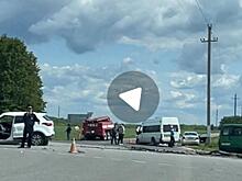 В Курской области в серьезном ДТП столкнулись 3 машины