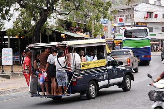 Водитель маршрутного такси в Тайланде испугался крови