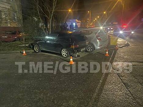 На улице Дзержинского водитель выехала на встречку, не нарушив ПДД, но всё равно попала в аварию