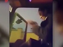 В Сети появилось видео «полицейской», устроившей истерику из‑за эвакуации ее авто в Москве
