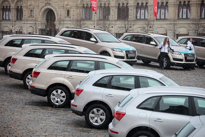 Практика дарить олимпийцам машины зародилась в 2006 году. Кроме BMW и Mercedes, фигурировали такие марки, как Lexus, Toyota и Audi. На фото: автомобили немецкой марки Audi, подаренные российским спортсменам - победителям и призерам Олимпийских игр в Ванкувере, 2010