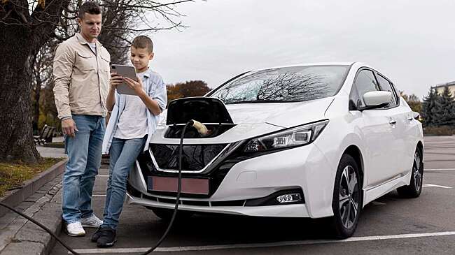 Электромобили признаны не более опасными для пешеходов, чем автомобили с ДВС