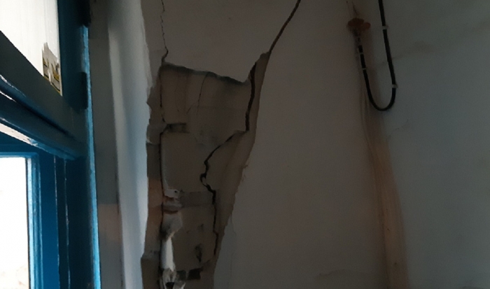 Дом на юге Волгограда с треснувшими стенами признали аварийным
