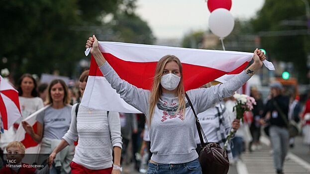 ФАН вычислил движущую силу женских митингов "в белом" в Белоруссии