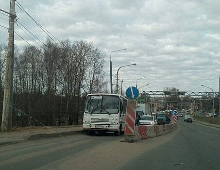 Авария «пазика» парализовала движение в Заволжье