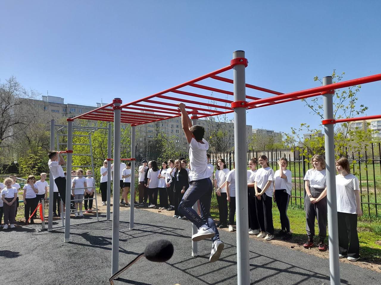 В Оренбурге в школе № 51 появилась многофункциональная спортивная площадка