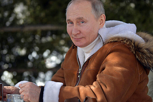«Коммерсантъ» подсчитал число выходных Путина за год