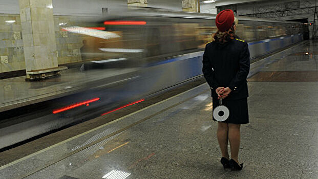 Человек на путях: в метро Москвы предупредили об опоздании поездов
