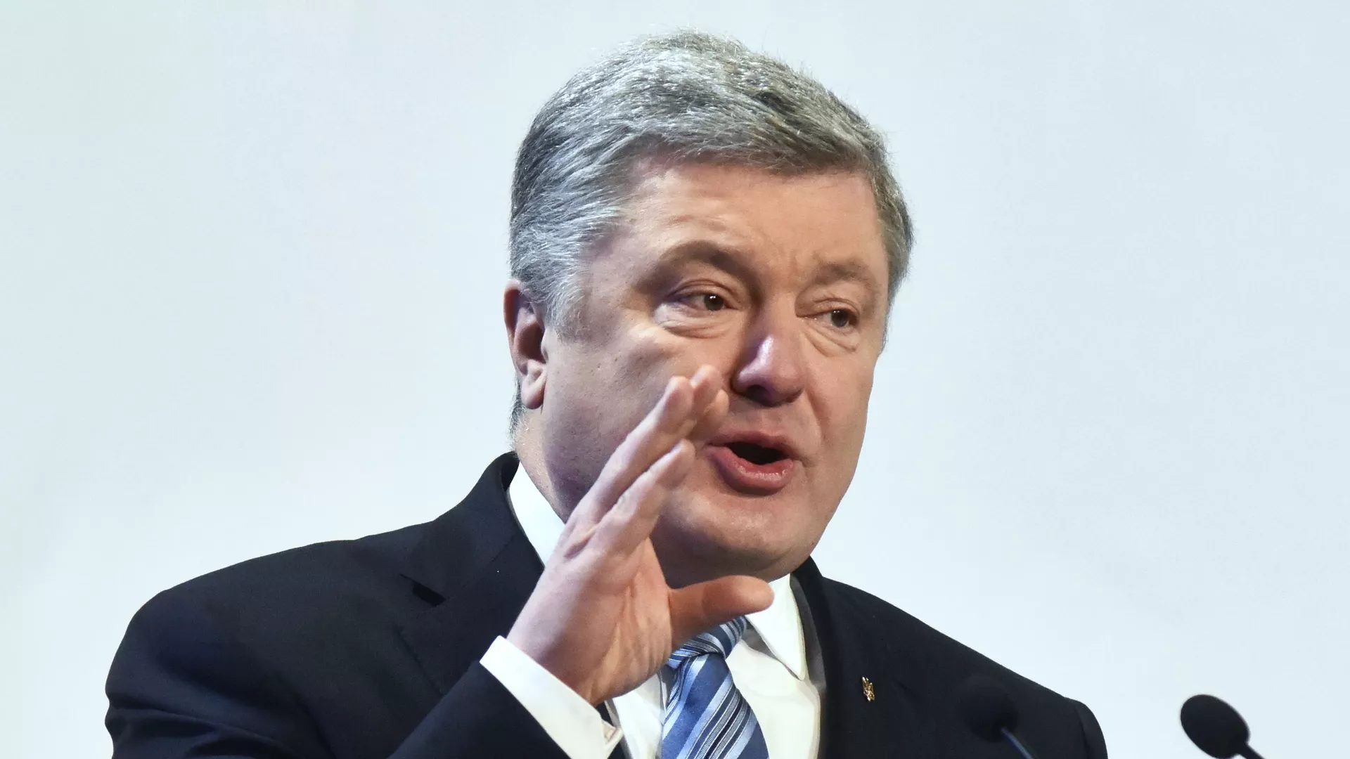 Порошенко* предупредил о важных последствиях коррупционного скандала для Украины
