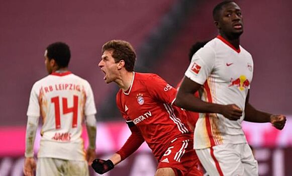 Голевая перестрелка в Мюнхене, очередной провал "Шальке": все результаты 10-го тура Бундеслиги