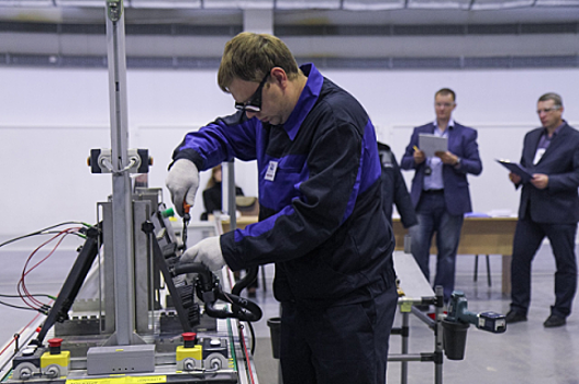 Конкурс «Золотые руки» вызывает гордость за молодых людей труда - Злобин