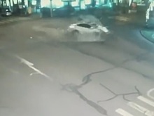 Камера запечатлела аварию, унесшую жизни двух полицейских в Ереване