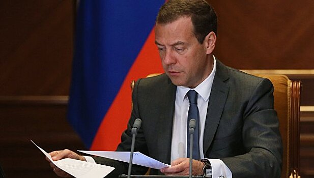 Медведев поручил смягчить ответственность для предпринимателей