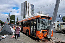 Пятеро россиян пострадали в ДТП со врезавшимся в столб автобусом
