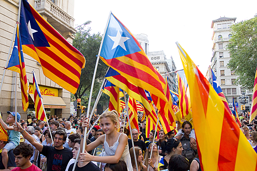 Половина каталонцев не хотят отделяться от Испании