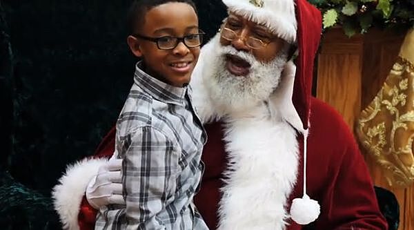 Крупнейший магазин в США взял на работу первого чернокожего Санта-Клауса
