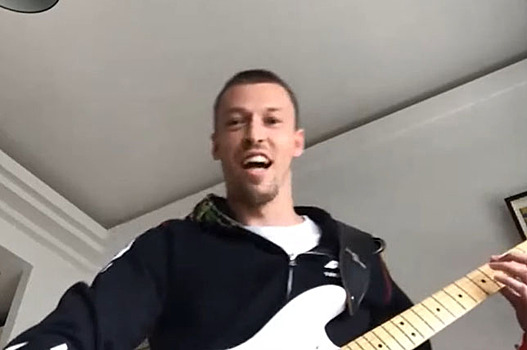 Видео: Даниил Квят играет на электрогитаре