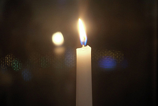 Более 100 человек зажгли свечи у мемориала скорби в Жуковском в память о погибших в ВОВ
