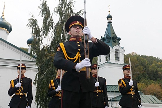 Нижегородские кадеты приняли участие в общем молебне и праздничном параде