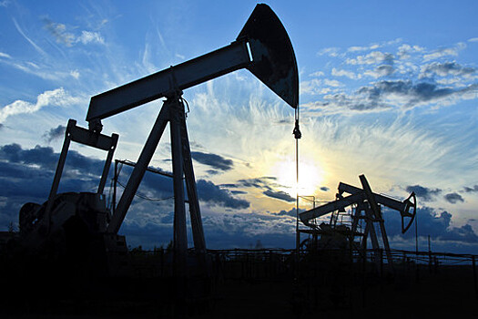 Захарова: США протянули руку России ради нефти