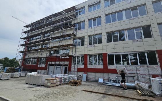 В Курской области власти проверили, как идет ремонт школ по нацпроекту