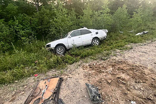 На Сахалине подросток на машине врезался в грузовик
