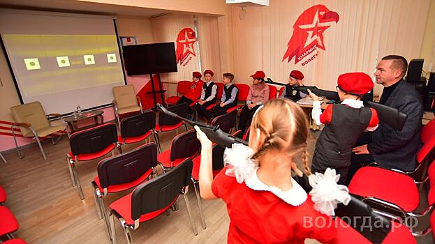 Школьники Вологды демонстрируют навыки огневой подготовки в рамках спартакиады