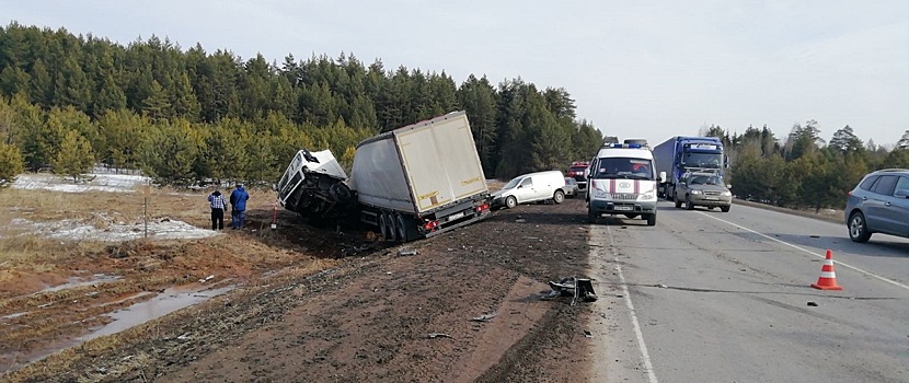 Один человек погиб в массовой аварии в Удмуртии