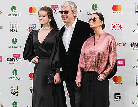 Екатерину Стриженову раскритиковали за наряд на музыкальной премии