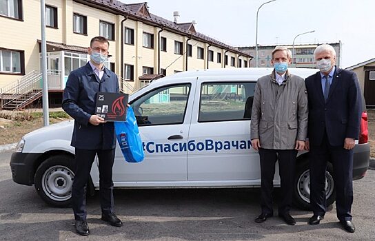 Заводоуковской больнице подарили новый автомобиль