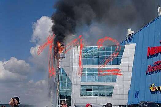 112: в ТЦ "Лапландия" в Кемерово произошел мощный пожар