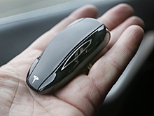 Tesla представила программу-автопилот для машин Model S