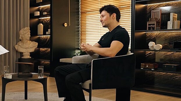 В интервью Павла Дурова заметили два стула — на одном из них пики точеные