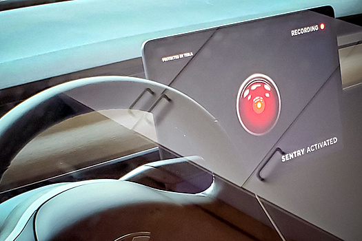 Tesla защитит записи с бортовых камер от воров с помощью бардачка