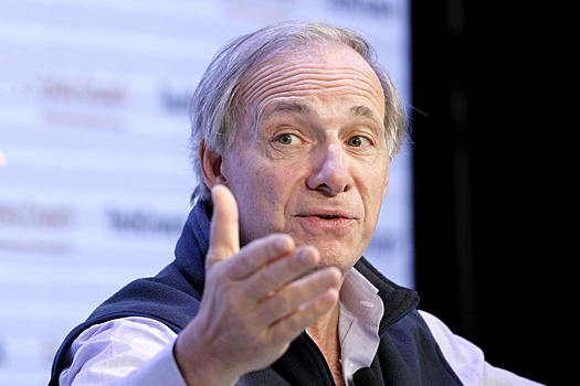 "Может стать мировой проблемой". Инвестор-миллиардер Рэй Далио бьет тревогу по поводу долга США